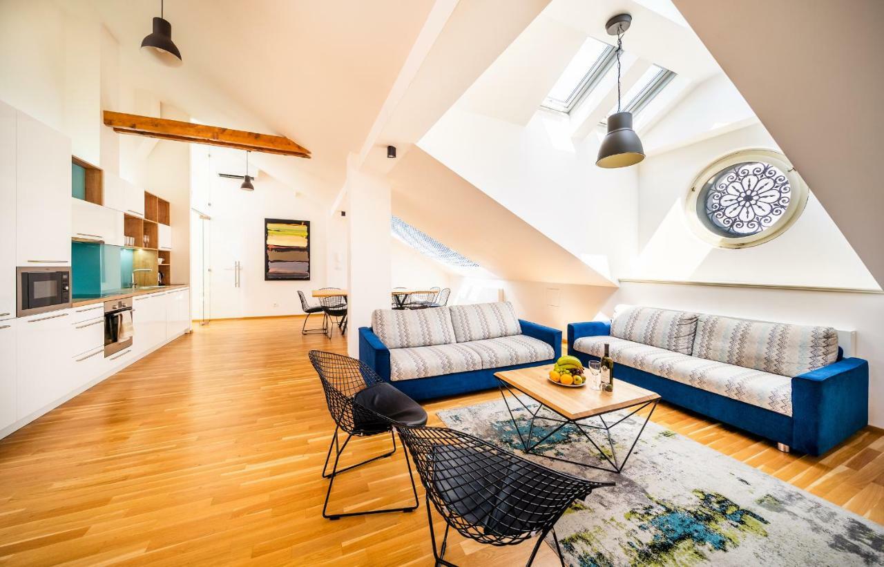 5br+3.5bt Wilson Apt. * Praha
