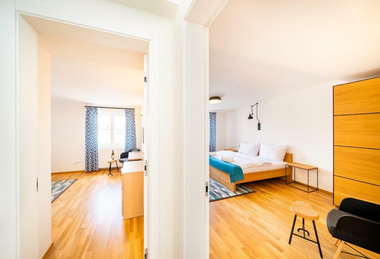 5br+3.5bt Wilson Apt.