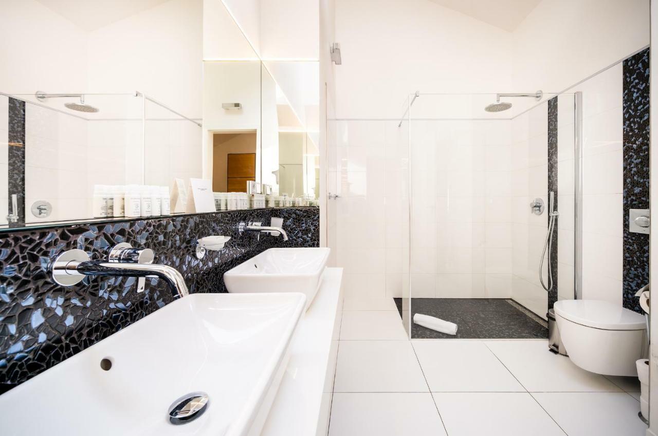 5br+3.5bt Wilson Apt. * Praha