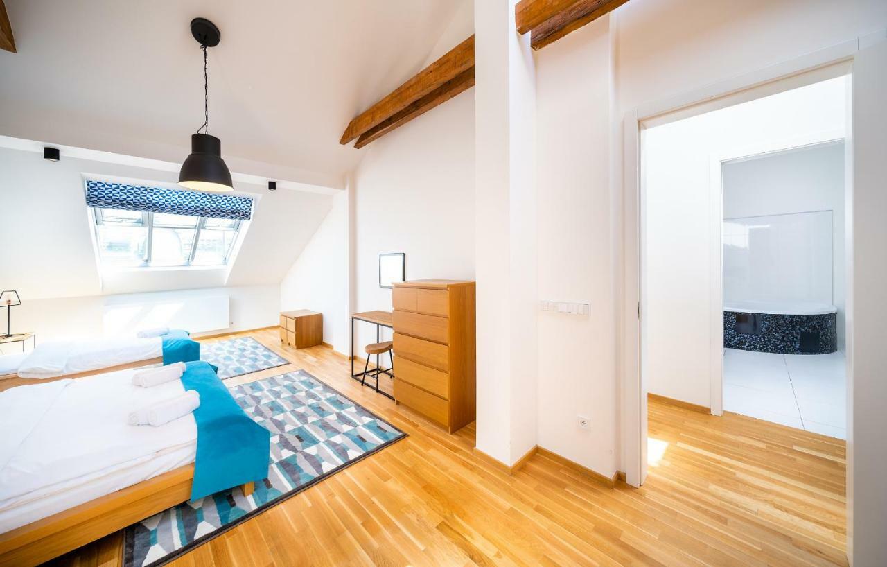 5br+3.5bt Wilson Apt. * Praga