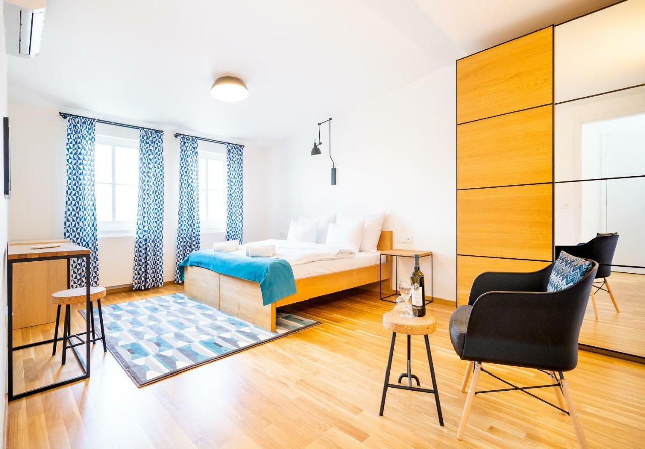 5br+3.5bt Wilson Apt. Praga