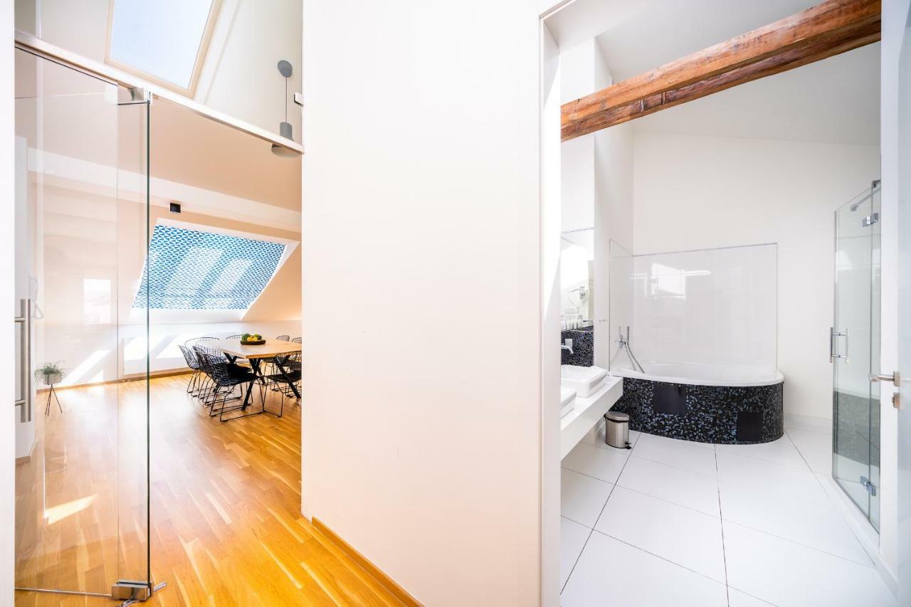 5br+3.5bt Wilson Apt.
