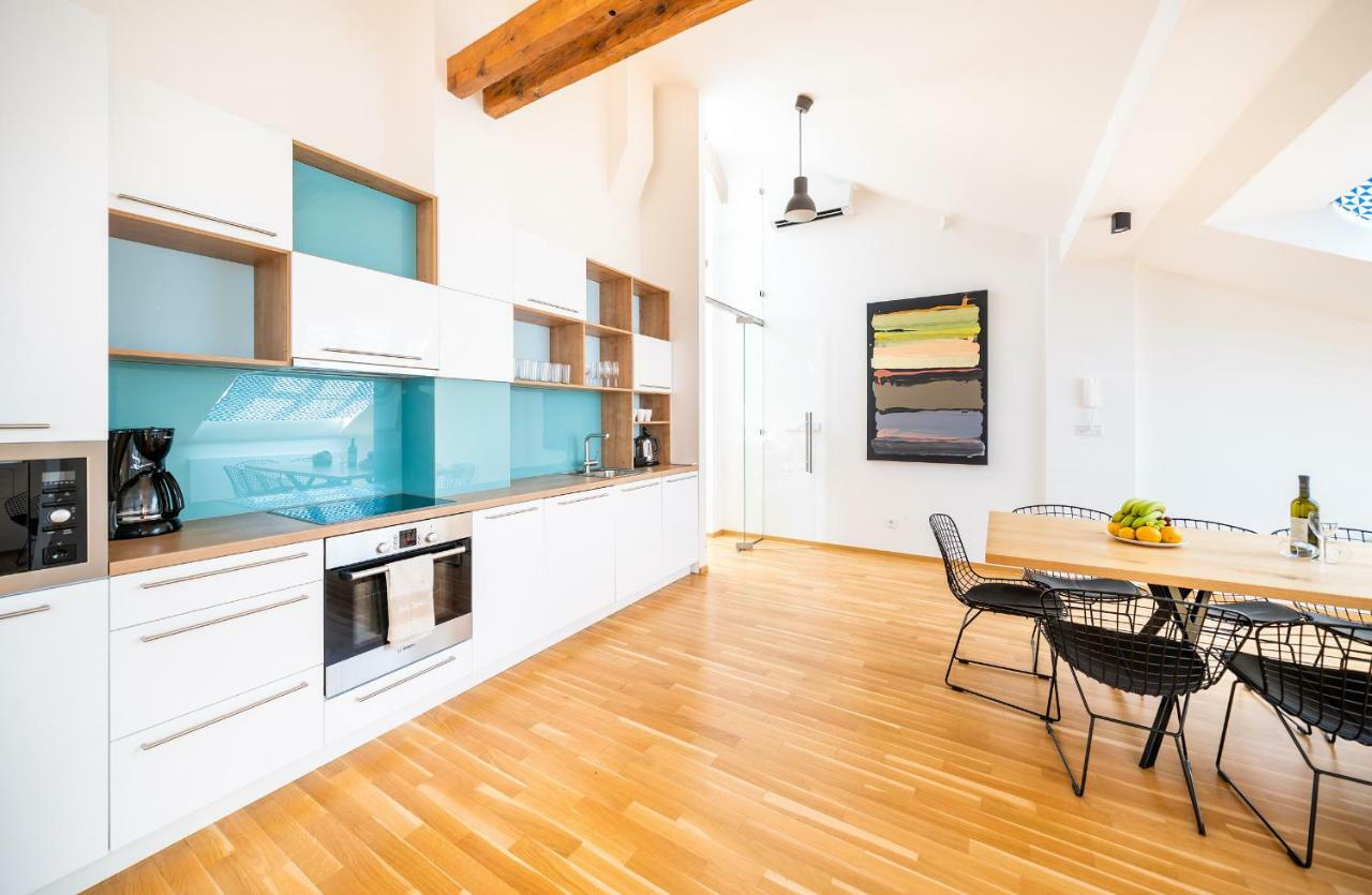 5br+3.5bt Wilson Apt. Apartmán